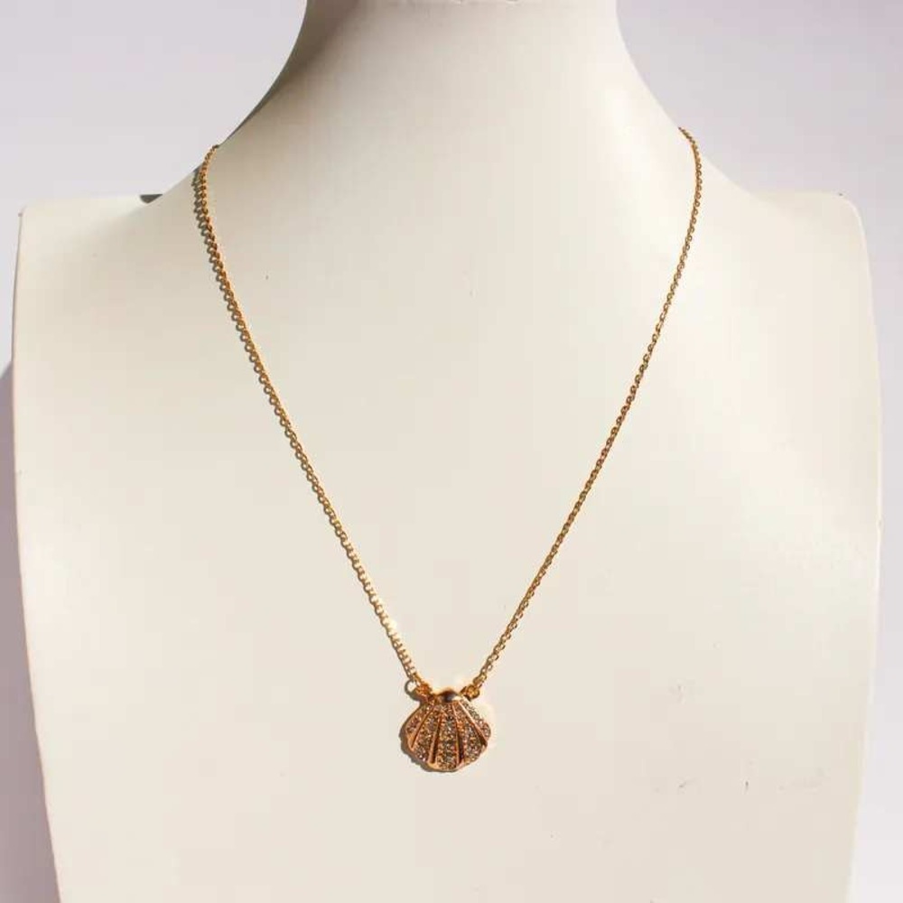 Seashell Pendant Necklace Gold Tone Rhinestone Beachy Dainty Beachy Preppy Girly